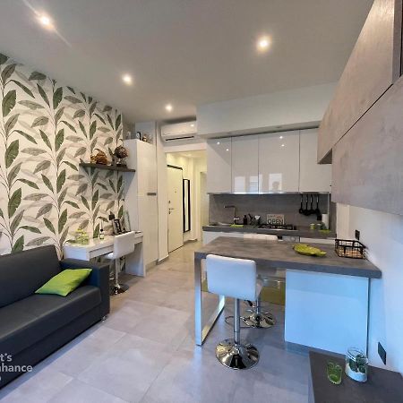 R39 Modern Apartment With Private Parking Milan Bagian luar foto
